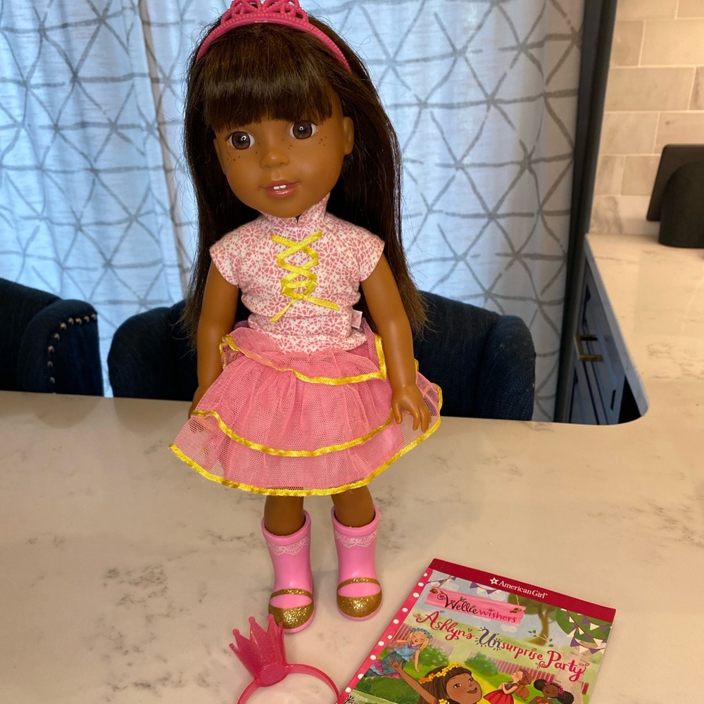 American Girl Wellie Wisher doll - Ashlyn with book